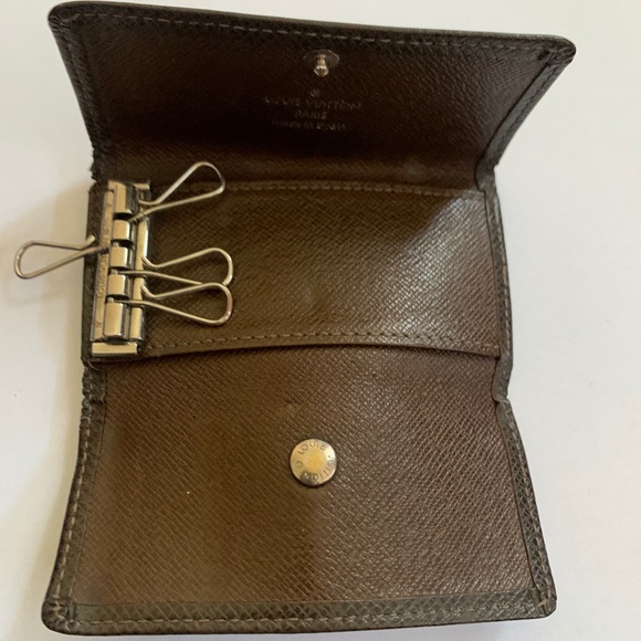 Louis Vuitton Taiga Multicles 4 Keyholder - Picture 3 of 12